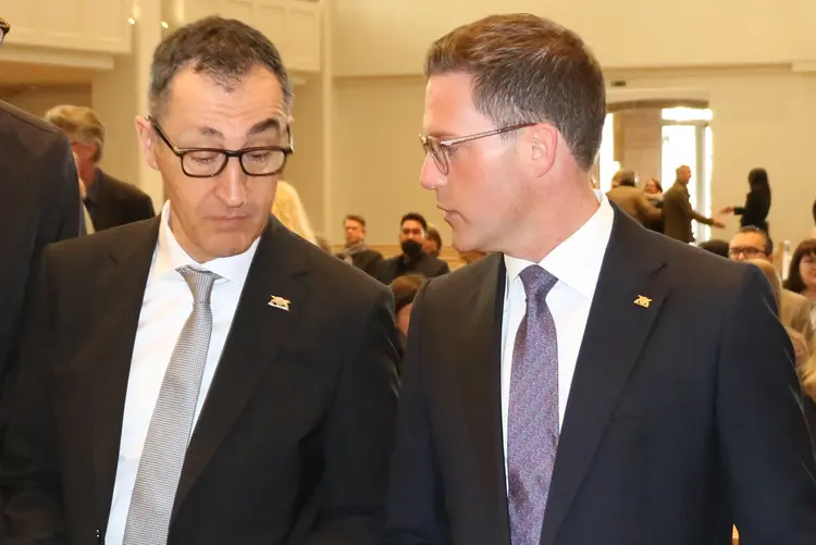 Konstituierende Sitzung des Landtags Der neue Ministerpräsident Cem Özdemir und Manuel Hagel, neuer Innenminster von Baden-Württemberg und stellvertretender Ministerpräsident.