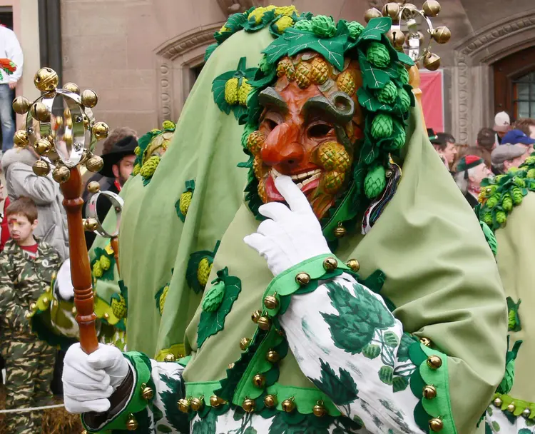 Die Süddeutsche Gemeinschaft will eine spirituelle und doch kurzweilige Alternative zur schwäbisch-alemannischen Fasnet anbieten - hier ein Tettnanger Hopfennarr.