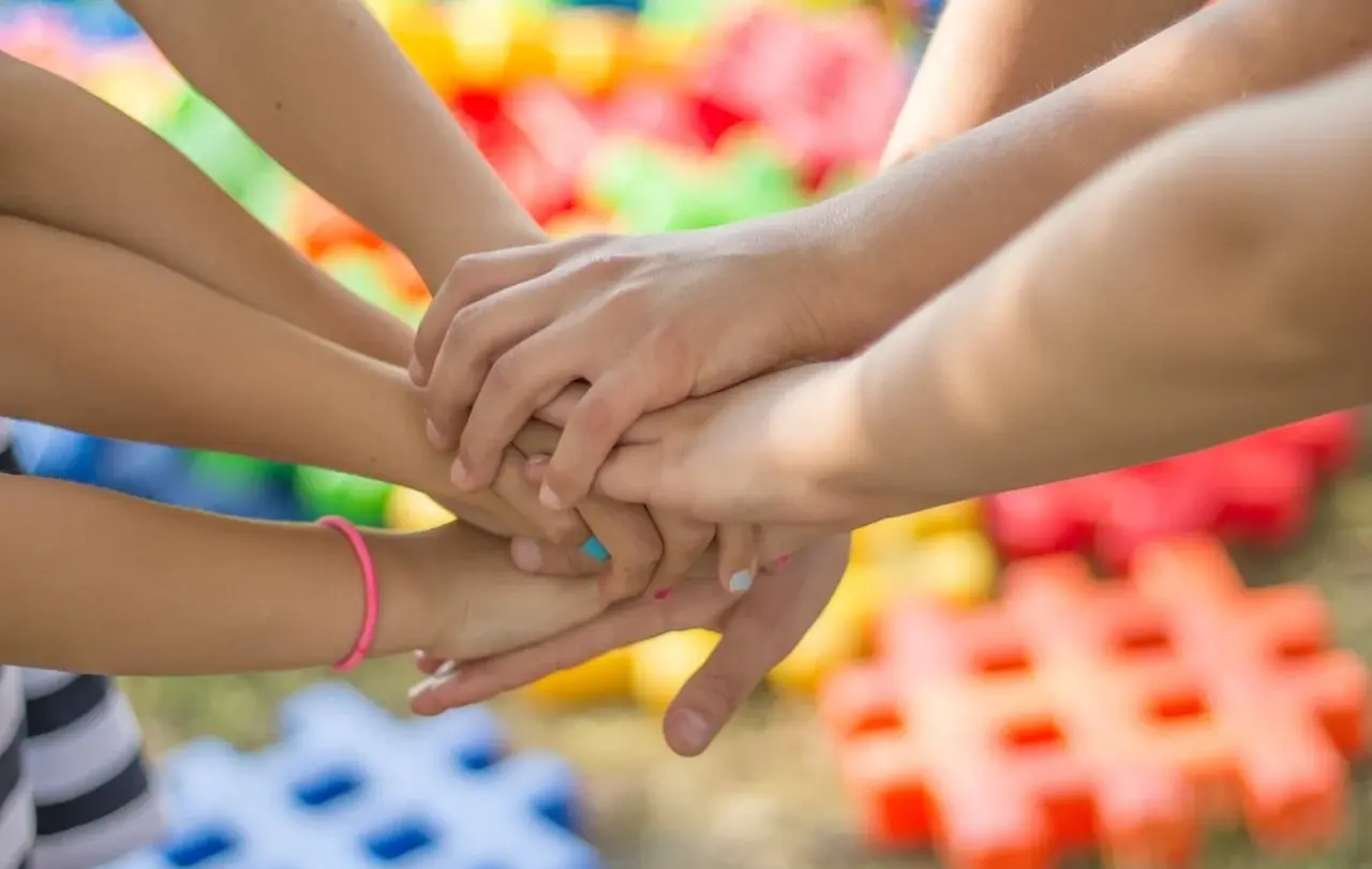 Was erleben und lernen Kinder in kirchlichen Angeboten? Gemeinschaft, Verlässlichkeit und Respekt gehören dazu.
