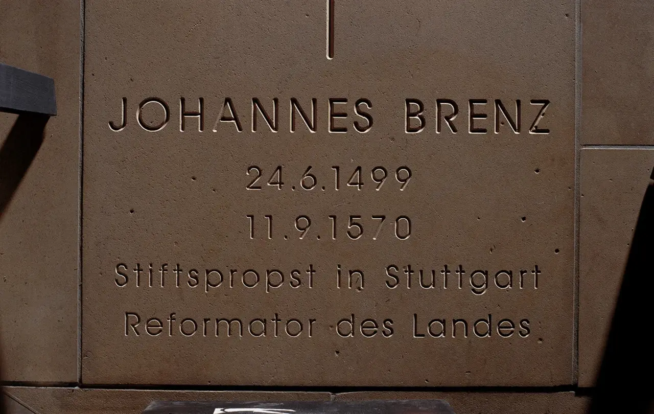 Grabplatte von Johannes Brenz in der Stiftskirche Stuttgart.