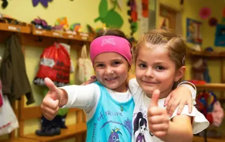 In Kindertagesstätten kommen Kinder mit unterschiedlicher Religionszugehörigkeit zusammen.