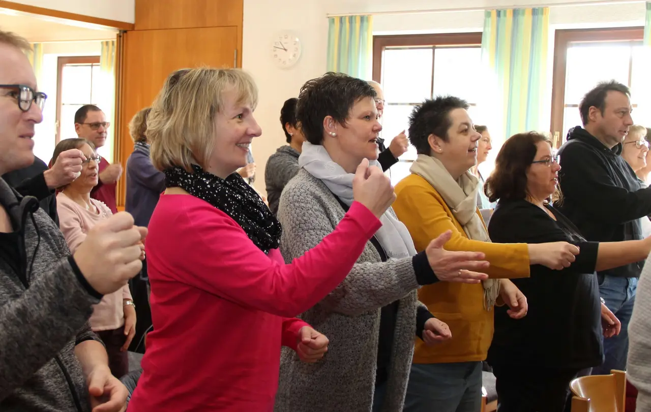 Bewegte Bibelkunde: Teilnehmer des Tageskurses in Hohenhaslach.