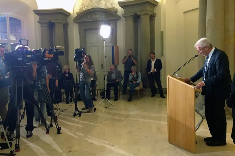 Der baden-württembergische Ministerpräsident Winfried Kretschmann beim Flüchtlingsgipfel im Neuen Schloss.