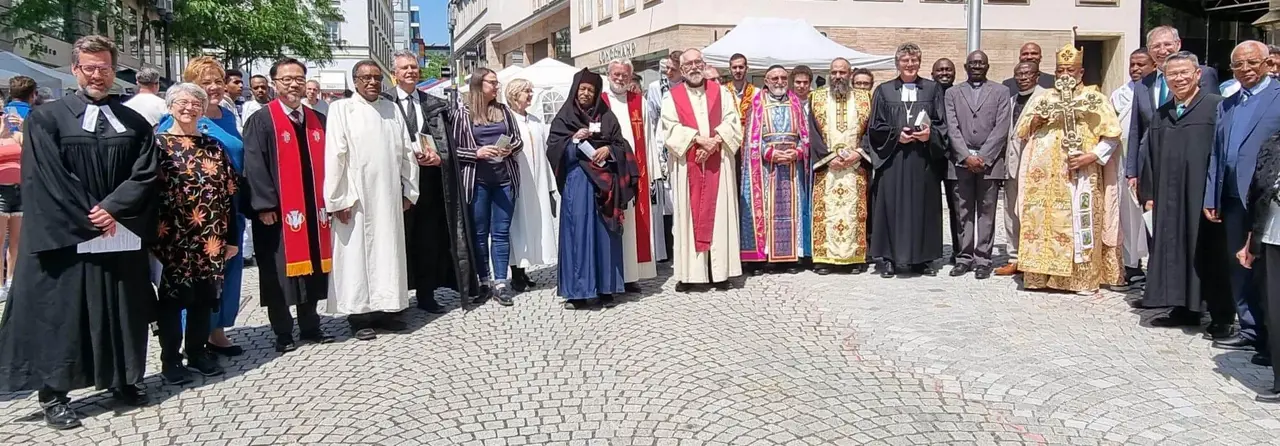 Tag der weltweiten Kirche 2024 am Pfingstmontag in und um die Stuttgarter Stiftskirche