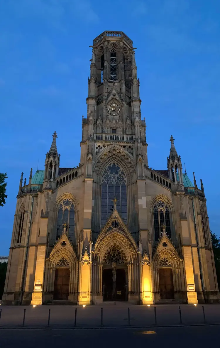 Johanneskirche am Feuersee in Stuttgart Das das Leben trotz allem ein Fest ist, davon will der Radio-Gottesdienst am 17. Januar in der Stuttgarter Johanneskirche überzeugen.