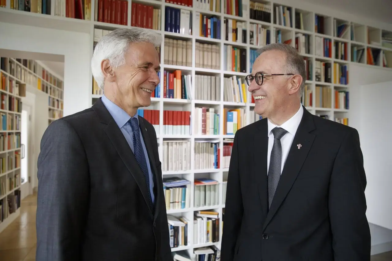 Landesbischof Prof. Dr. Jochen Cornelius-Bundschuh aus Baden zusammen mit Landesbischof Dr. h. c. Frank Otfried July bei einem Treffen in Stuttgart.