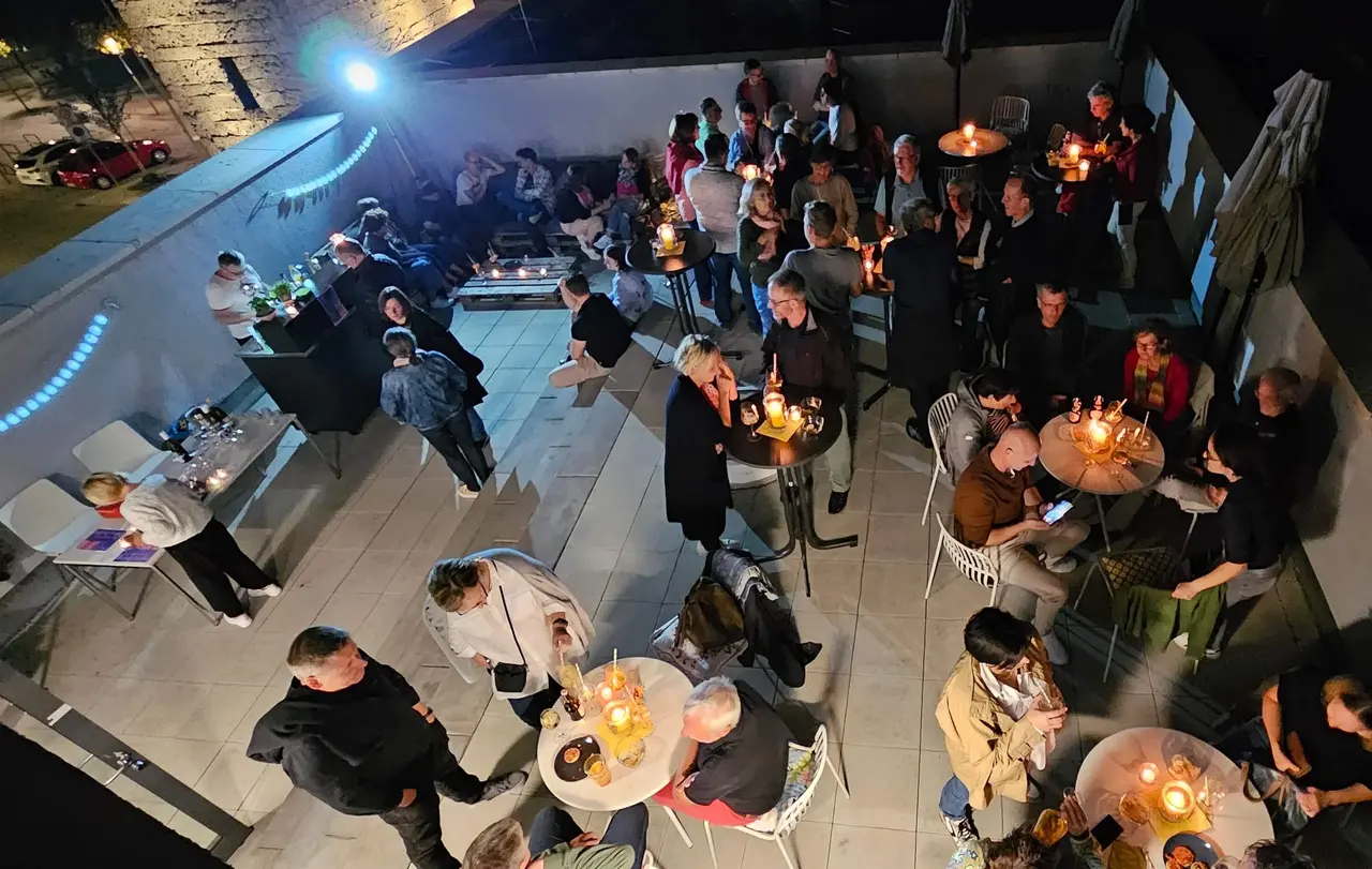 Im und auf dem Johannesforum finden zahlreiche gemeinsame Veranstaltungen statt, wie das „heaven@seven“ auf der Dachterrasse.