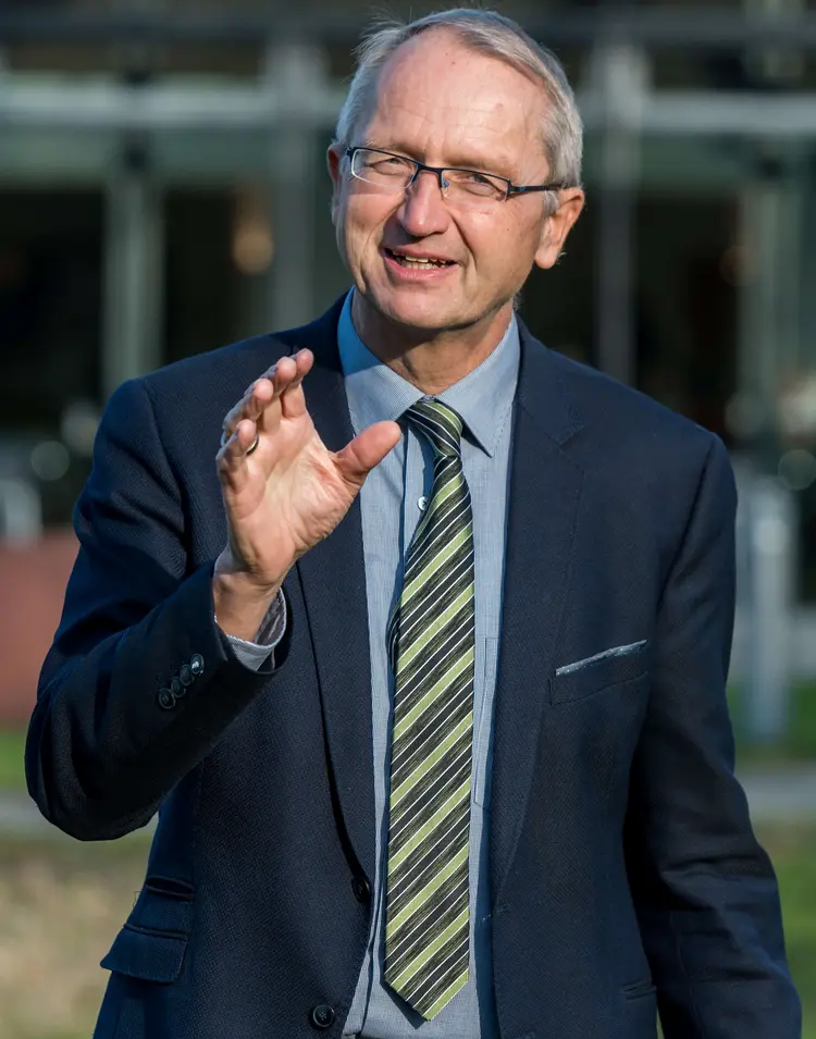 Prof. Dr. Jörg Hübner, der Direktor der evangelischen Akademie Bad Boll. Prof. Dr. Jörg Hübner ist seit 2013 Direktor der evangelischen Akademie Bad Boll.