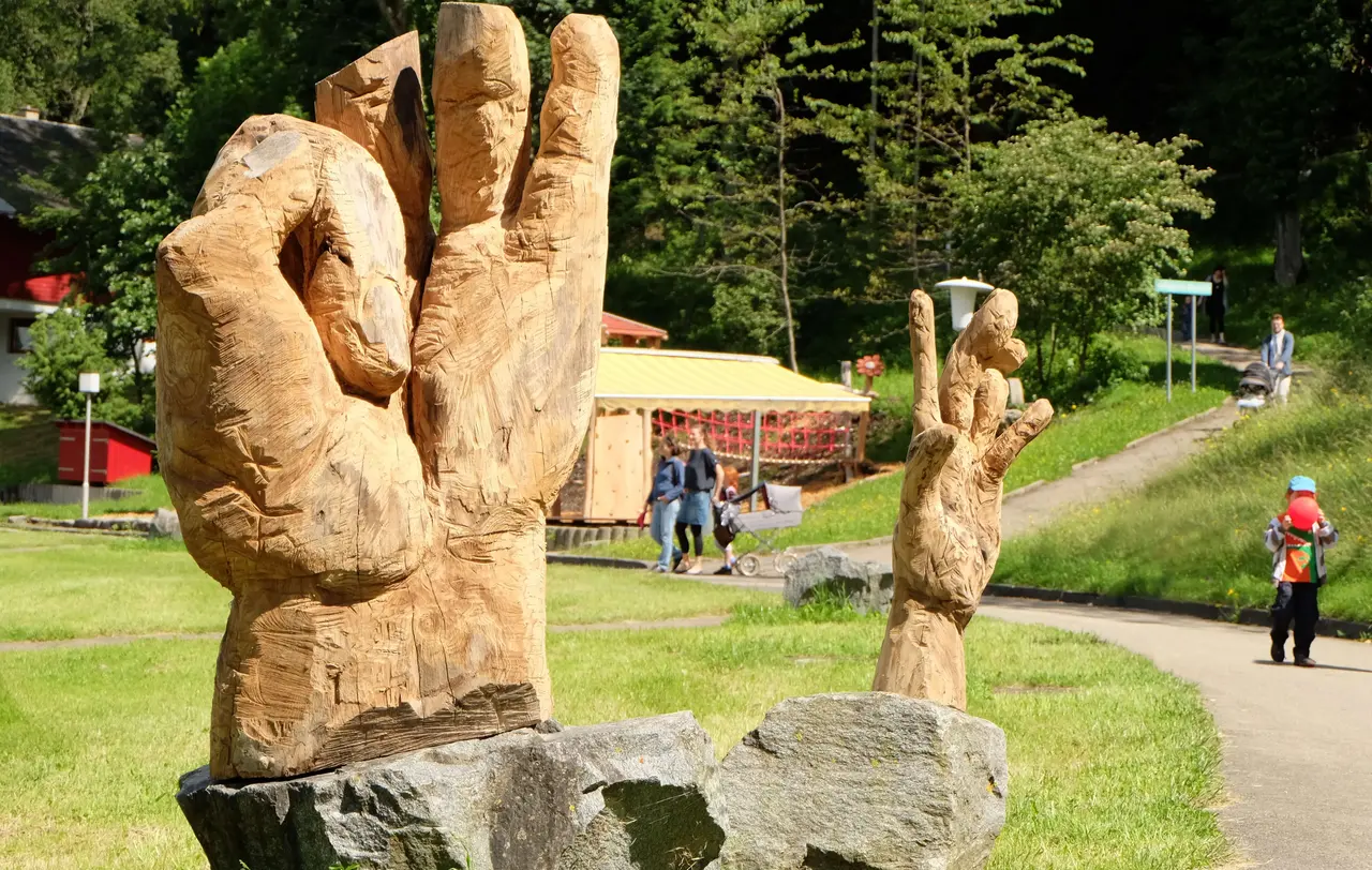 Die Gäste finden auch auf dem Gelände rund um die Häuser vielerlei Anregungen.