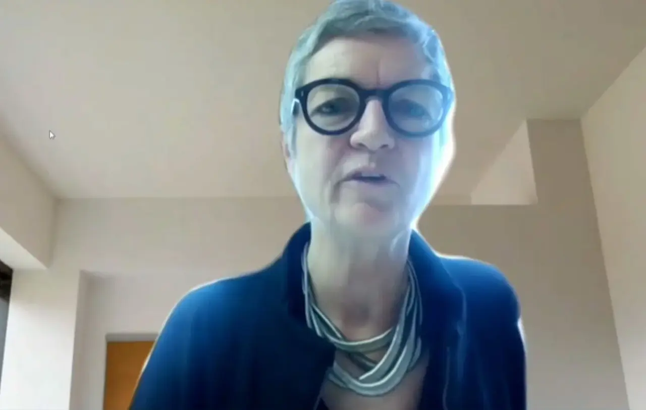 Oberkirchenrätin Carmen Rivuzumwami erklärte in ihrem Bericht die strukturelle Entwicklung des Religionsunterrichts.