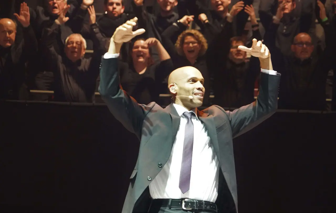 Als Martin Luther King reißt Gino Emnes die Menschen mit.