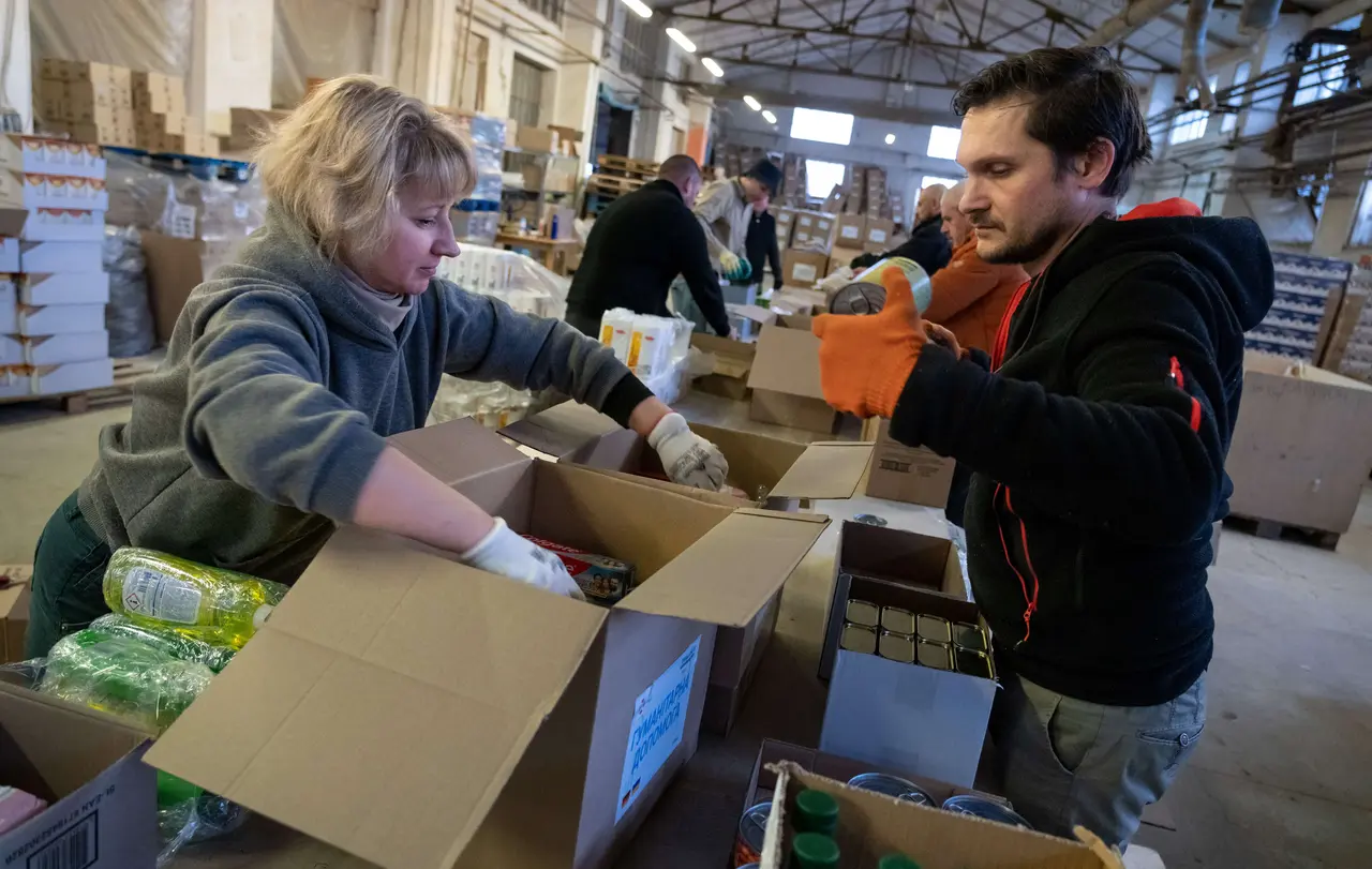 17984CP_UKR_045 Auslieferungslager von Vostok SOS