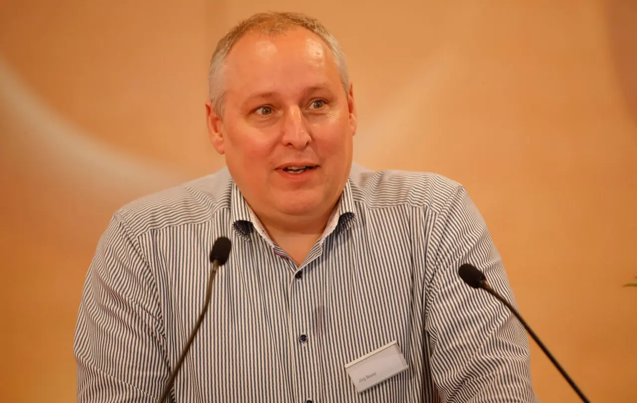 „Jede und jeder ist einzigartig und kommt mit der Verheißung zur Welt, ein Segen zu sein und zum Segen für andere werden zu können", sagt der Vorsitzende des Ausschusses für Diakonie Jörg Beurer.