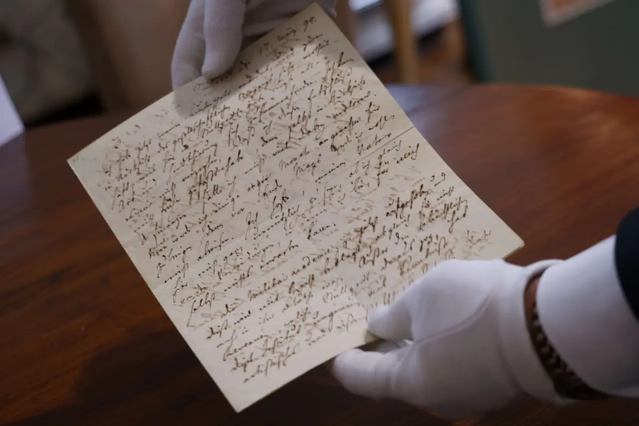 Den höchsten Aufrufpreis der Auktion hat mit 15.000 Euro ein Brief von Friedrich Schiller aus dem Jahr 1794.
