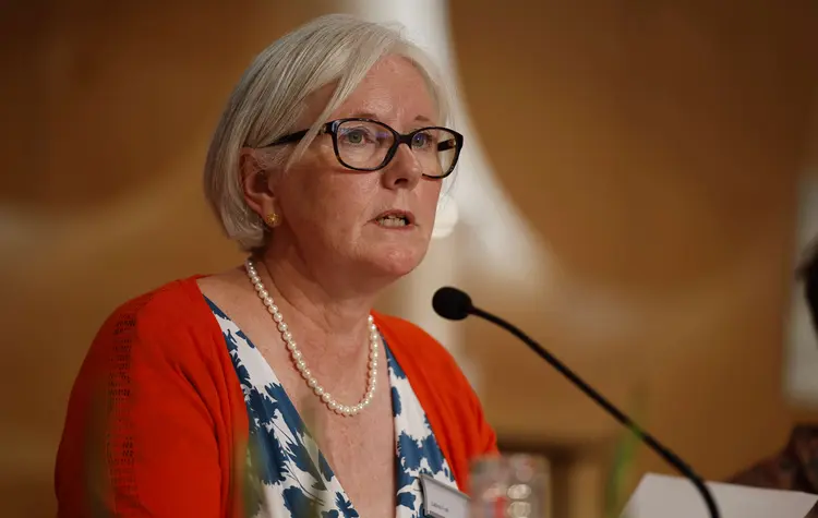 Synodalpräsidentin Sabine Foth brachte den Wahlvorschlag ein.