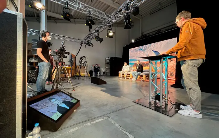 Der Theo-Livestream-Talk bereitet theologische Fragen verständlich auf.