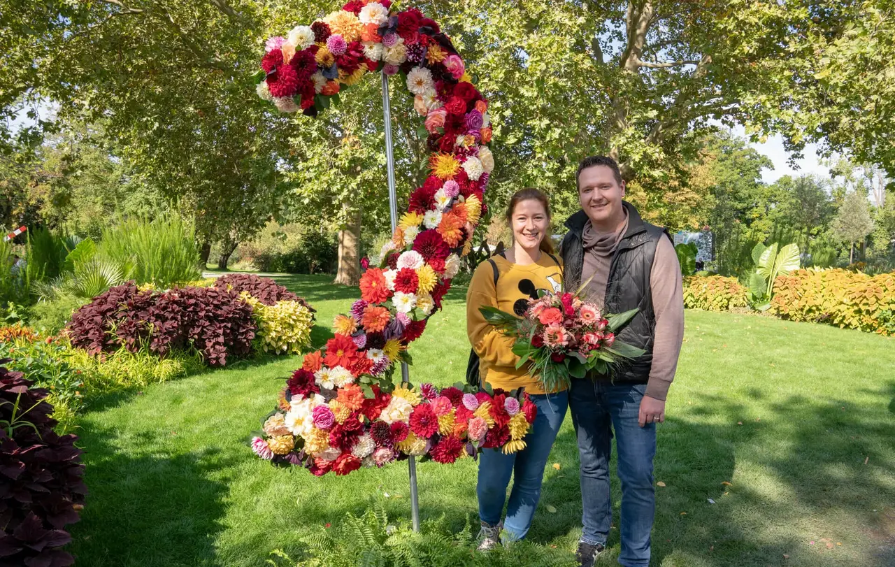 Nadine Staib war die zweimillionste Besucherin der Bundesgartenschau - hier mit ihrem Ehemann Fabian.