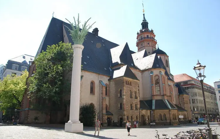Die Nikolaikirche in Leipzig: Hier organisierten die Pfarrer Christian Führer und Christoph Wonneberger  die Friedensgebete, die zur friedlichen Revolution in der DDR maßgeblich beitrugen.