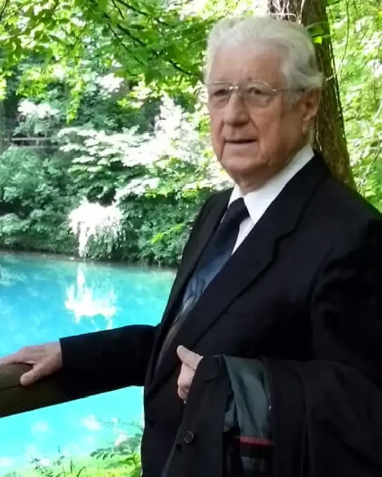 "Pietismus ohne Kirche verengt, Kirche ohne Pietismus verflacht", sagte der frühere Landesbischof Theo Sorg.