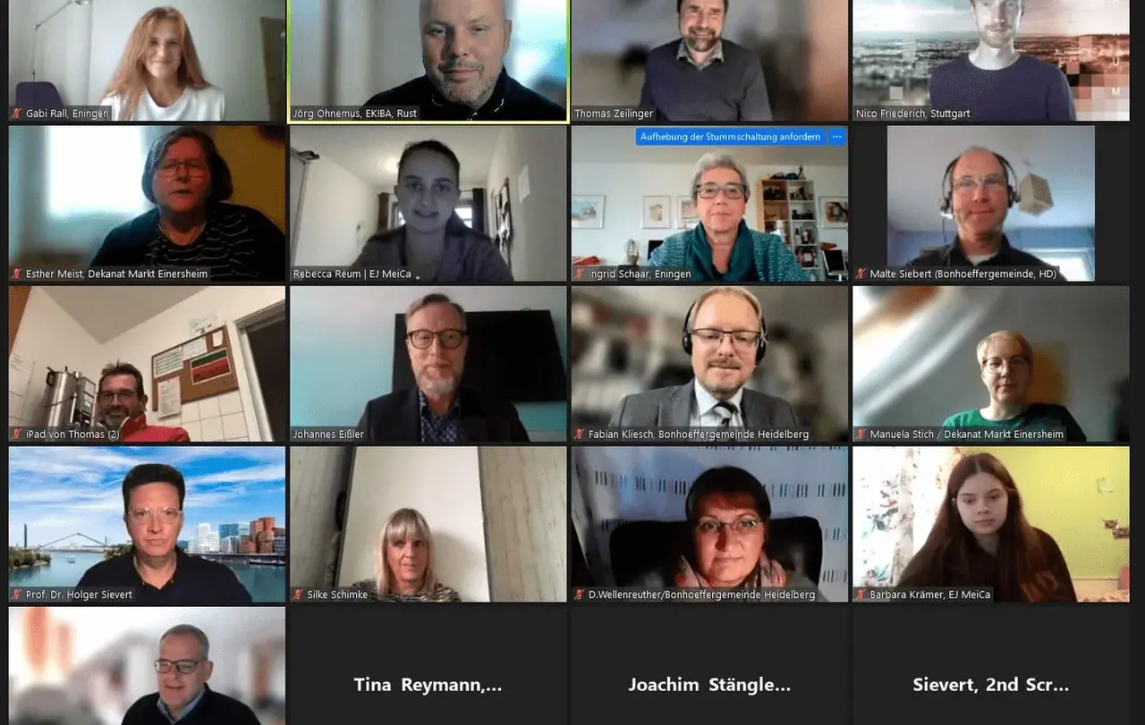 Die drei digitalen Mustergemeinden tauschen sich in Online-Meetings aus.