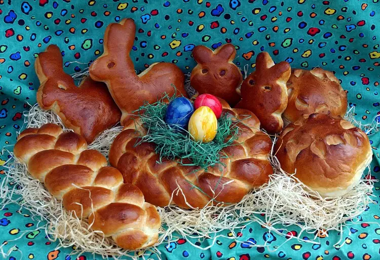 Der Hase eroberte sich erst im Laufe des 19. Jahrhunderts den Platz des Ostereier-Lieferanten.