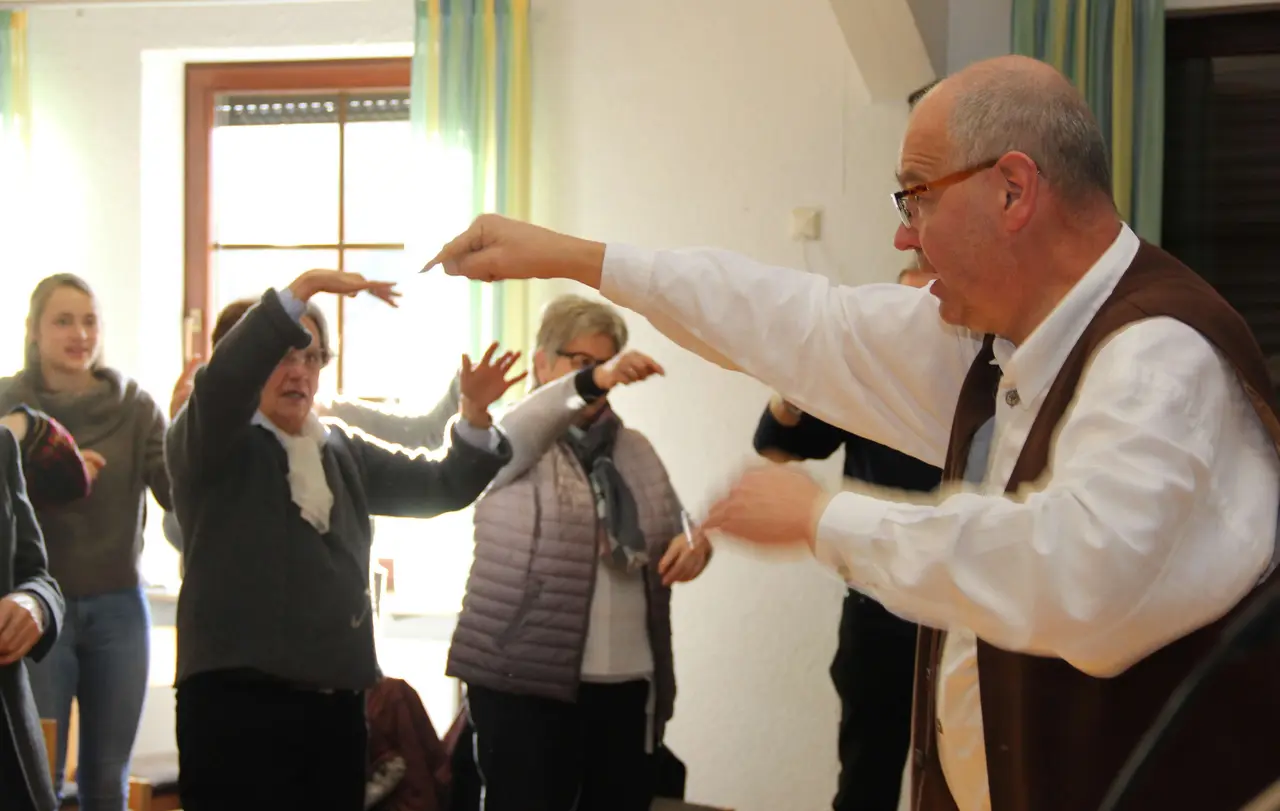 Der evangelisch-methodistische Pastor Thomas Brinkmann bei einer „Tour durch die Bibel“ in Hohenhaslach bei Sachsenheim.