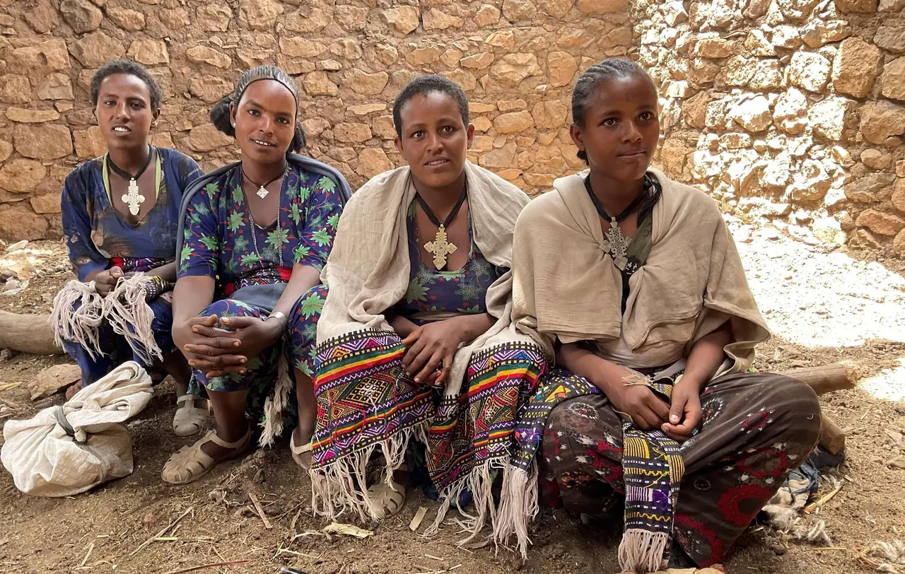 Im Tigray-Konflikt leistete der LWB mit Wasser und Hilfsgütern Hilfe für Hunderttausende Menschen. Das Bild zeigt Frauen, die am Hilfsprogramm teilnahmen.