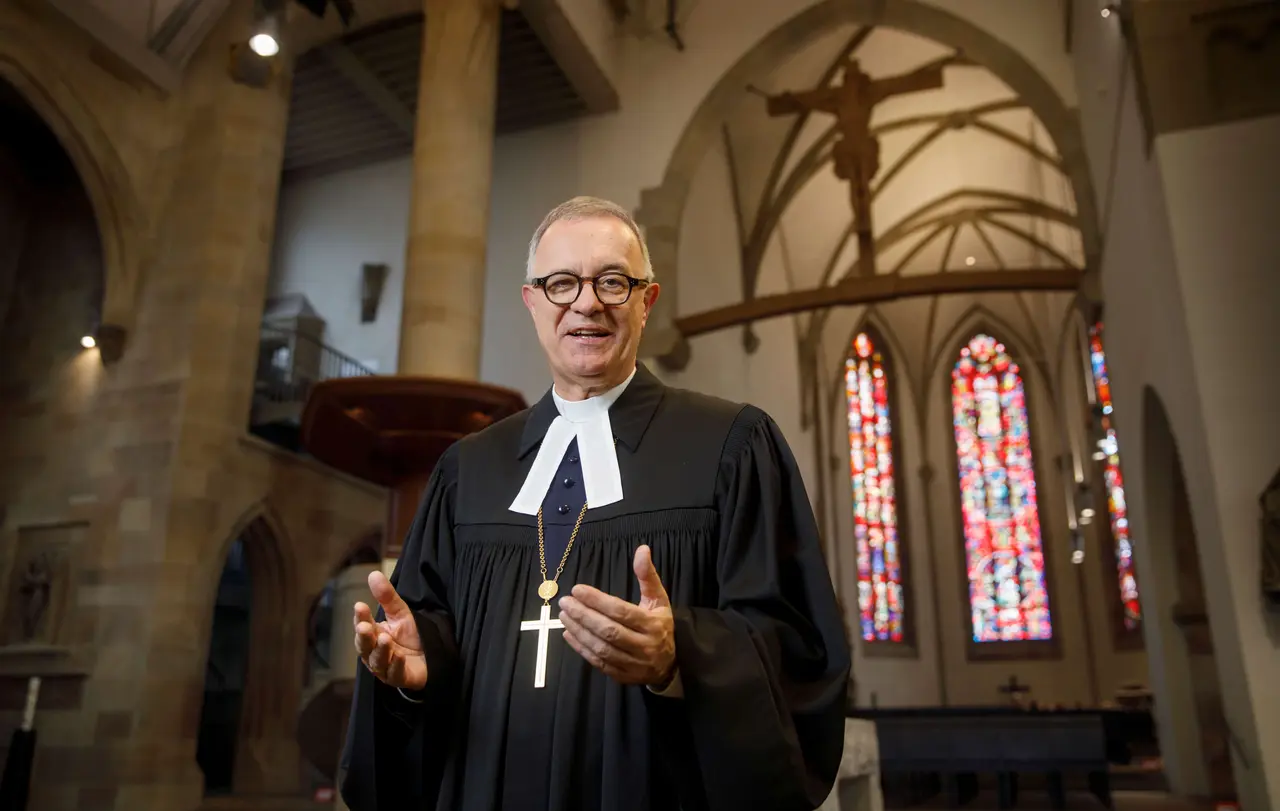 Landesbischof Dr. h. c. Frank Otfried July empfiehlt zu Weihnachten 2019 eine „Geburtstagsfeier“ für Jesus Christus - und stimmt Popstar Robbie Williams zu (Archivfoto).