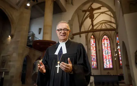 Landesbischof Dr. h. c. Frank Otfried July in der Stuttgarter Stiftskirche