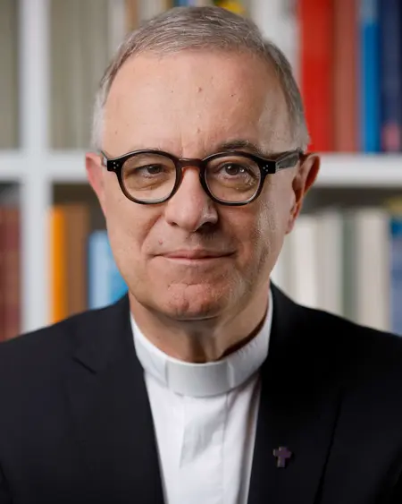 Landesbischof July betonte die Bedeutung ganzheitlicher Zuwendung.