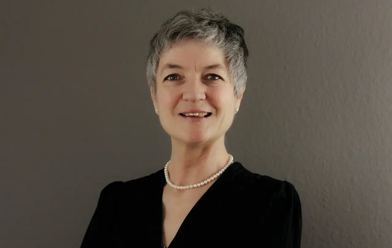 Carmen Rivuzumwami ist seit März 2021 Leiterin des Dezernats "Kirche und Bildung".