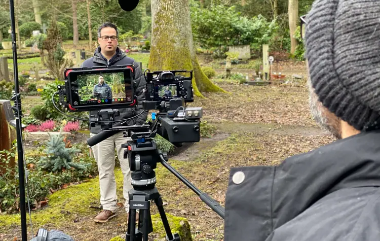 Redner Johannes Kuhn erkundet für das „hoffnungsfest em Ländle“ auch den Stuttgarter Waldfriedhof.