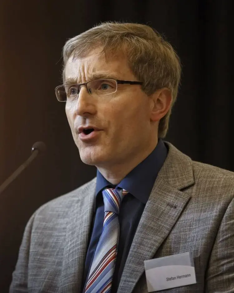 Stefan Hermann, Direktor des ptz, betont die Vielfalt der relgionspädagogischen Aufgaben von ptz und RPI.