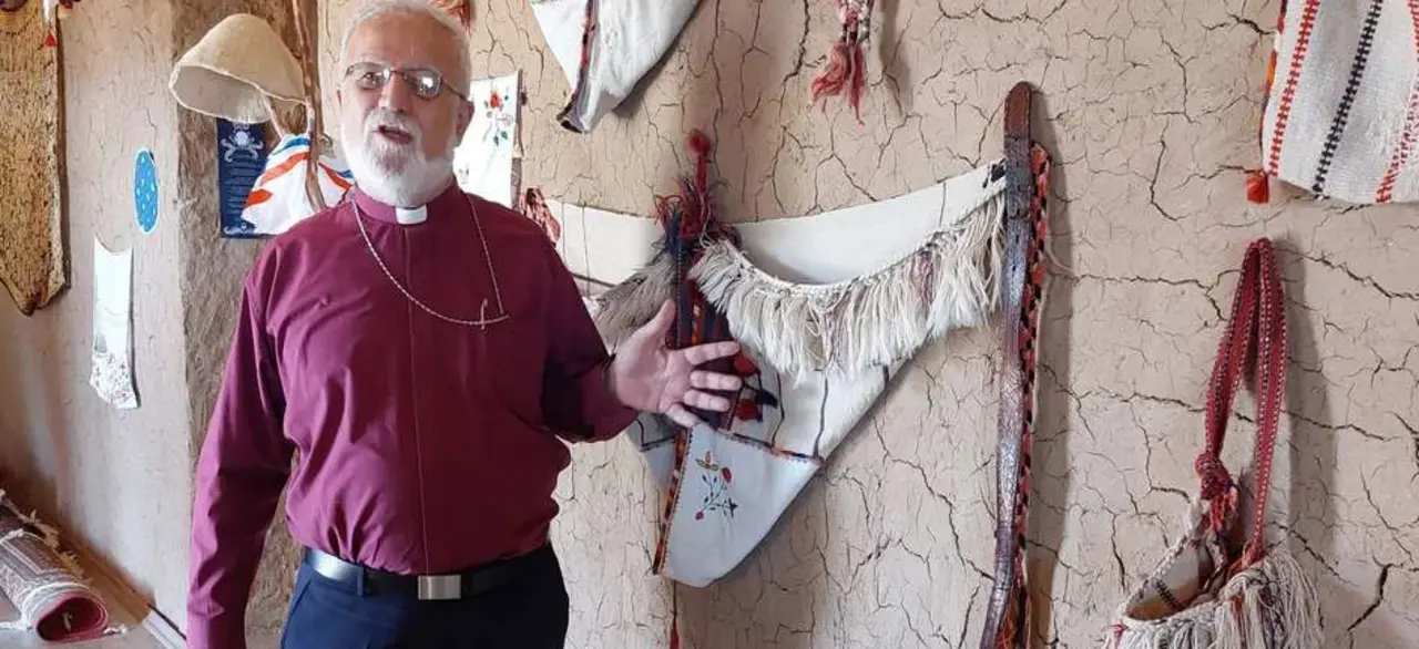 Archimandrit Emanuel Youkhana, der Direktor von CAPNI, bei einem Projektbesuch
in Nahla