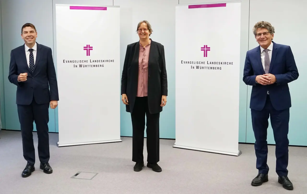 Die Kandidierenden für die Bischofswahl 2022, v.l.n.r. Gottfried Heinzmann, Dr. Viola Schrenk, Ernst-Wilhelm Gohl Die Kandidierenden für die Bischofswahl 2022: Gottfried Heinzmann, Dr. Viola Schrenk, Ernst-Wilhelm Gohl (v.l.n.r.)