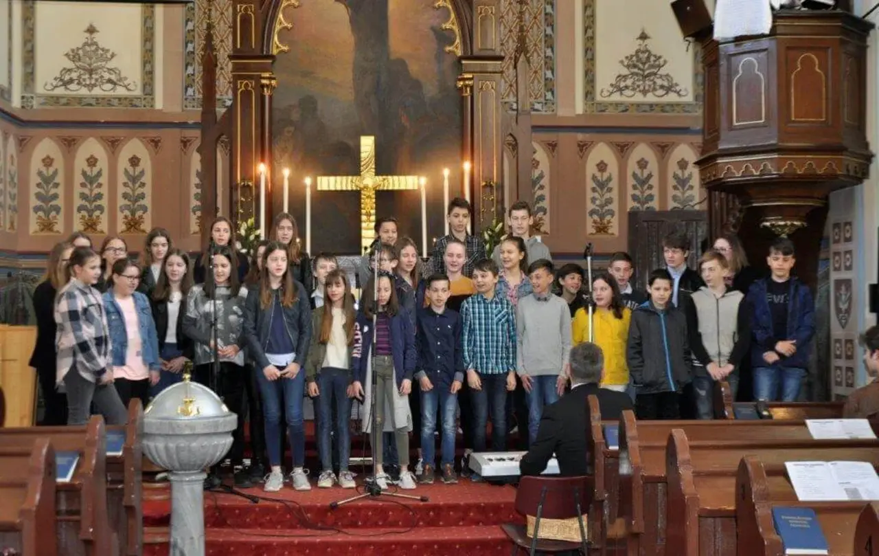 Der Kinderchor in Murska-Sobota vor Corona. Wegen wegbrechender Gottesdienstopfer während der Pandemie ist Kinder- und Jugendarbeit kaum noch möglich. (Archivbild)