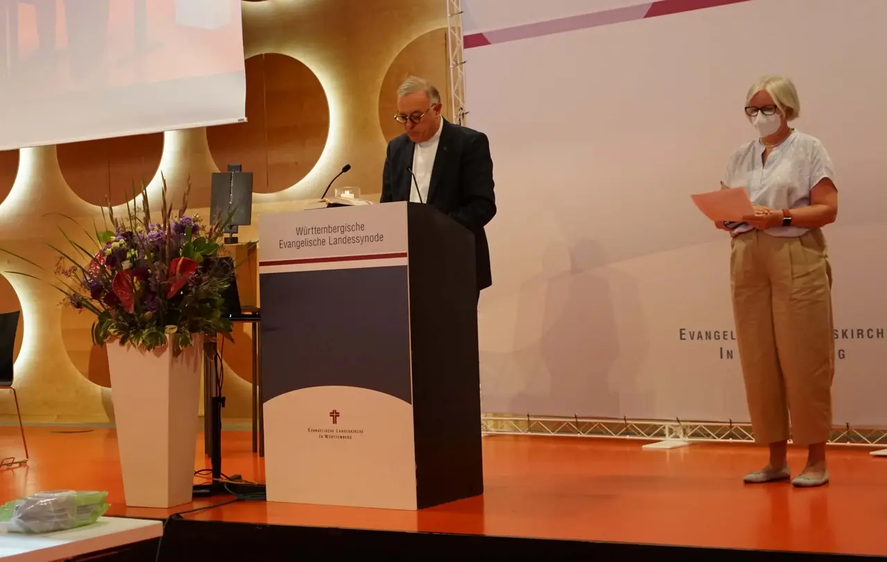 Landesbischof Dr. h.c. Frank Otfried July und Synodalpräsidentin Sabine Foth.