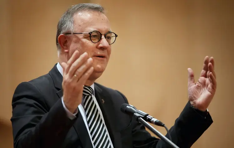 Landesbischof July bei der Herbsttagung der Württembergischen Evangelischen Landessynode 2014 im Stuttgarter Hospitalhof.