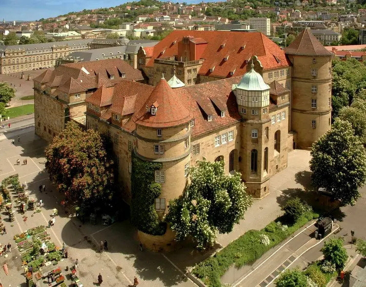 Ein Blick vom Turm der Stuttgarter Stiftskirche aus: Das Alte Schloss in Stuttgart und Sitz des Landesmuseums Württemberg.