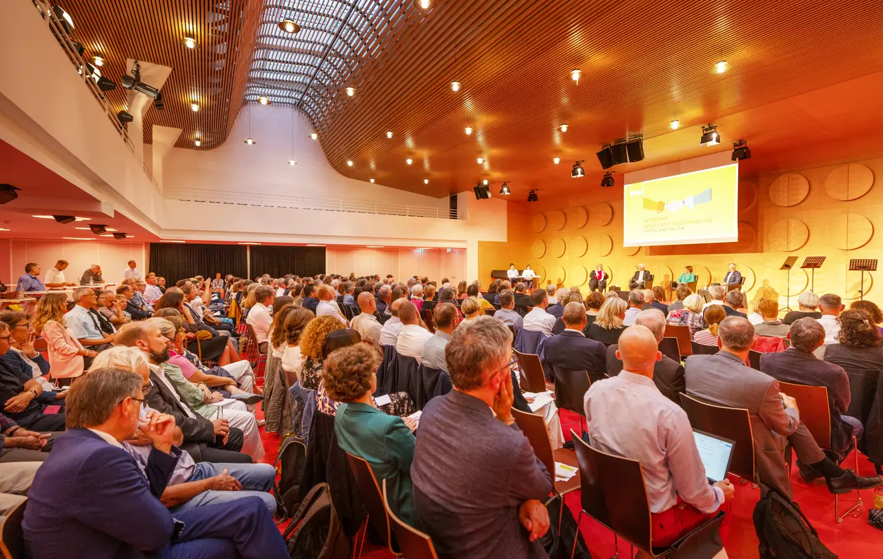 Alles andere als „EGAL?“ Alles andere als „EGAL?“