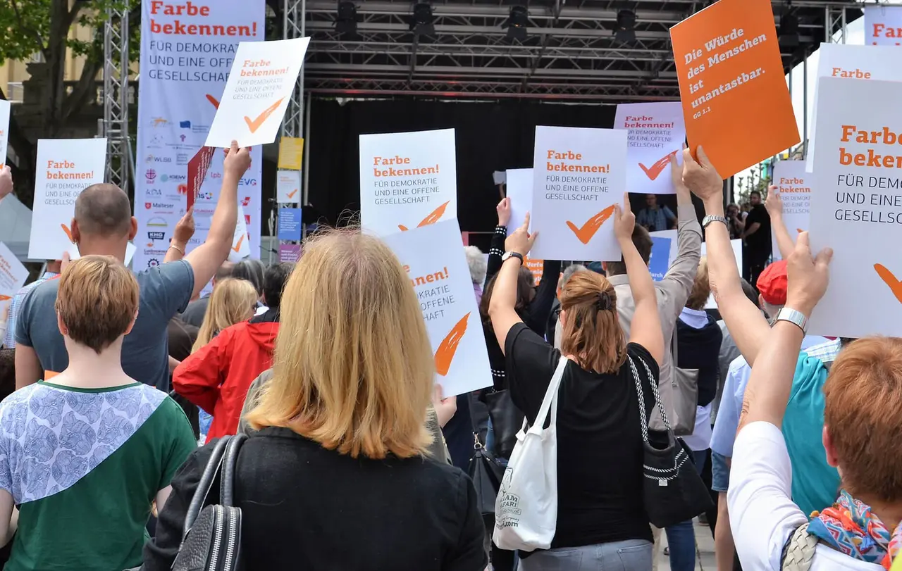 Die Aktion Farbe bekennen engagiert sich für Menschenrechte und gegen Populismus