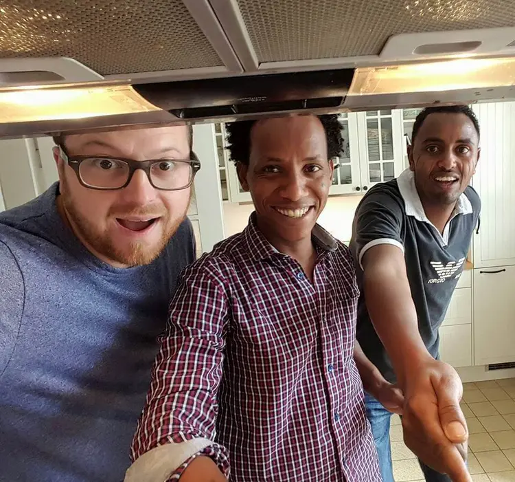 Tobi Wörner, Ghere und Jimie beim "Küchenselfie" (vlnr).