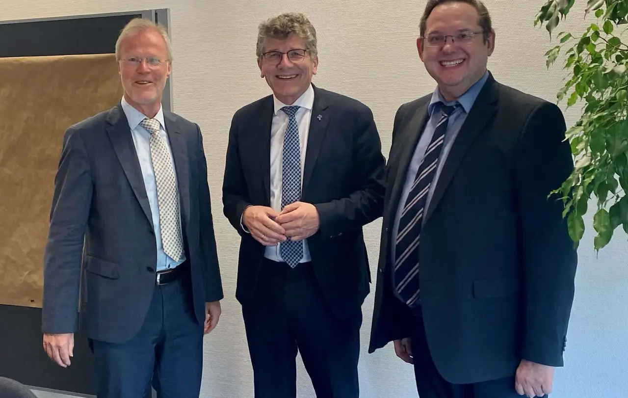 Dr. Eberhard Natter, Landesbischof Ernst-Wilhelm Gohl und Daniel Obst.