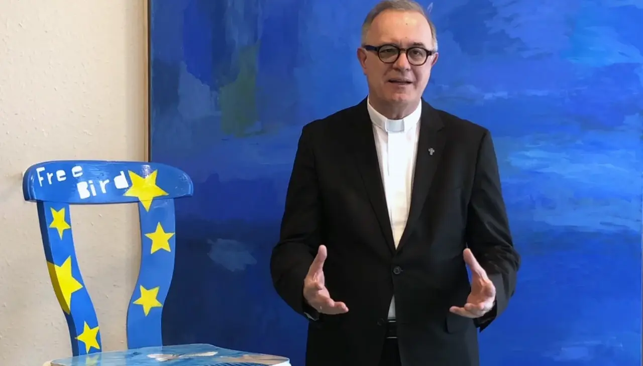 Dr. h. c. Frank Otfried July, Bischof der Evangelischen Landeskirche in Württemberg, während seiner Videobotschaft zur Aktion "Platz für Asyl in Europa" der Diakonie Württemberg.