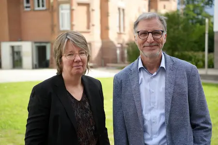 Direktor Dr. Dietmar Merz (rechts) und Studienleiterin Dr. Carola Hausotter (links)