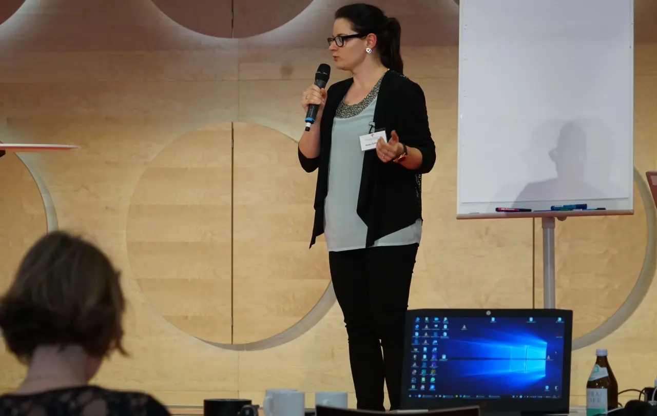 Nadja Golitschek, Social-Media-Referentin im Evangelischen Medienhaus, gab Tipps für die Arbeit von Kirchengemeinden auf den Social-Media-Kanälen.