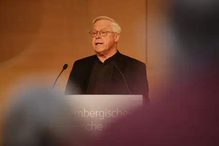 Klaus Rieth berichtete über den Stand der Ukraine-Hilfe auf der Frühjahrssynode 2025.