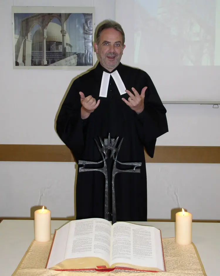 Landesgehörlosenpfarrer Roland Martin geht in den Ruhestand.