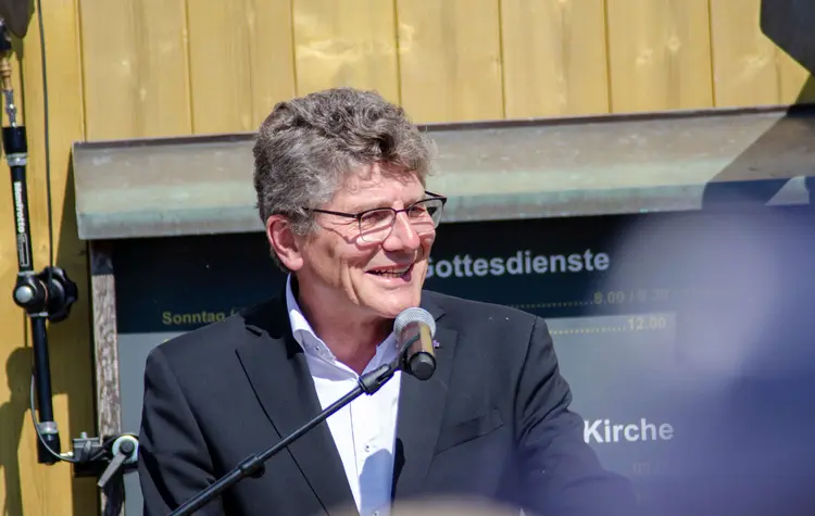 EJW_Landesposaunentag_Ulm_Abschluss_Gohl_2 Landesbischof Ernst-Wilhelm Gohl predigte am Sonntag beim Gottesdienst auf dem Münsterplatz.