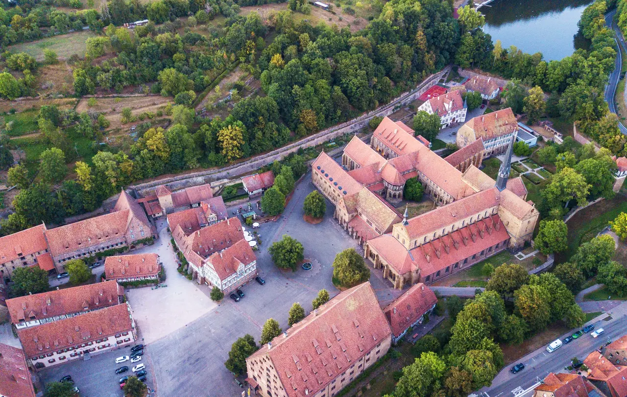 Ev. Seminar Kloster Maulbronn Kloster Maulbronn, Weltkulturerbe und eine der am besten erhaltenen Klosteranlagen nördlich der Alpen.